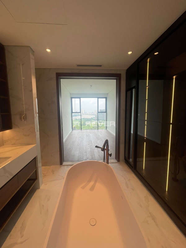 Căn hộ The Metropole Thủ Thiêm tầng 12 thiết kế kỹ lưỡng, nội thất cơ bản.