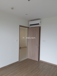 z4664088410637_c6fd9261403af10de54a1132de5ee08b.jpg Căn hộ Vinhomes Grand Park tầng cao mát mẻ, nội thất cơ bản.