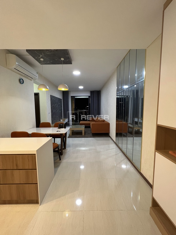 Căn hộ One Verandah đầy đủ nội thất, sàn lót gỗ, view thành phố.