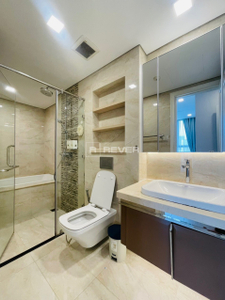 z4512841030372_217ad17531f6ad8129c5deda28a35983.jpg Officetel Vinhomes Golden River diện tích 65m2 rộng thoáng.