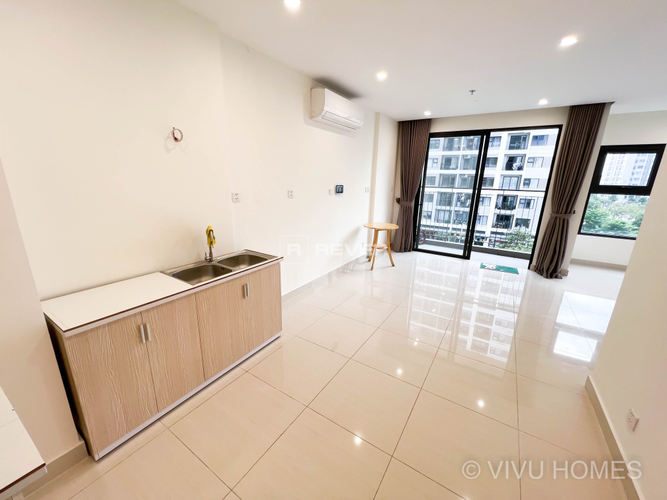 z4315825178196_59b3e756fb4737576ba6686cf31eda48 (1).jpg Căn hộ Vinhomes Grand Park có 2 phòng ngủ, nội thất cơ bản.