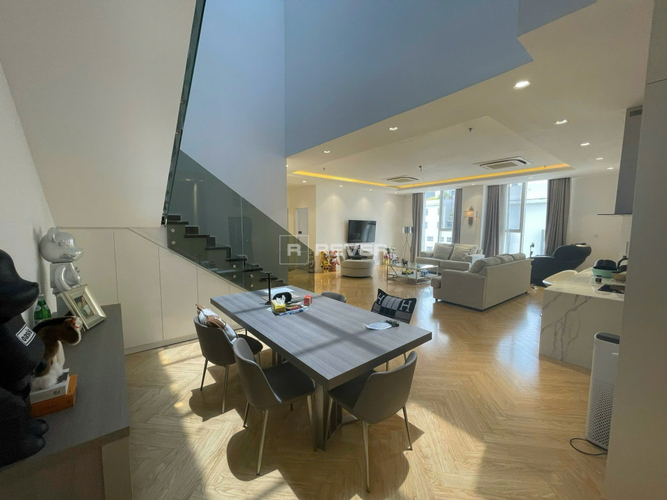 z6544436106500_acc788c5a9aedfb6322240ad8796c5c1.jpg Pent-house Duplex Sunrise City Sân vườn diện tích 284m²