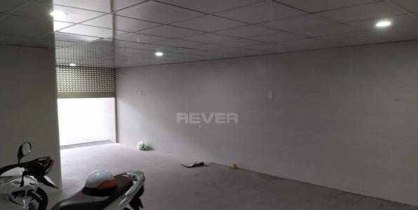 Không gian mặt bằng kinh doanh quận Thủ Đức Mặt bằng kinh doanh hướng Nam đường nhà lộ giới 25m, nội thất cơ bản.