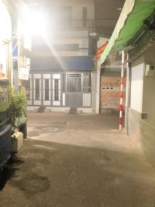 Đường phía trước nhà phố Nhà phố Gò Vấp diện tích đất 23m2, khu dân cư an ninh hiện hữu.