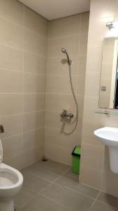 Phòng tắm căn hộ Lux Garden, Quận 7 Căn hộ tầng 5 Lux Garden ban công Tây Bắc thoáng mát, đầy đủ nội thất.