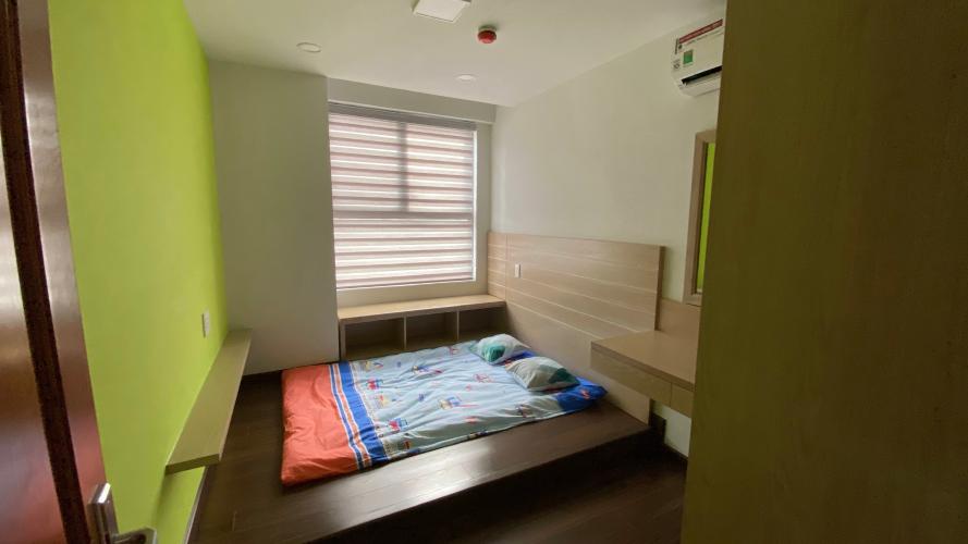 Phòng ngủ căn hộ Saigon South Residence Cho thuê căn hộ Saigon South Residence tầng trung, diện tích 94.89m2, đầy đủ nội thất, ban công hướng Nam.