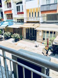 View ban công căn hộ chung cư Nguyễn Thiện Thuật, Quận 3 Căn hộ chung cư Nguyễn Thiện Thuật hướng Tây Nam, view thành phố.