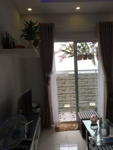 Phòng khách HQC Plaza, Bình Chánh Căn hộ HQC Plaza tầng trung, ban công hướng Đông Nam.