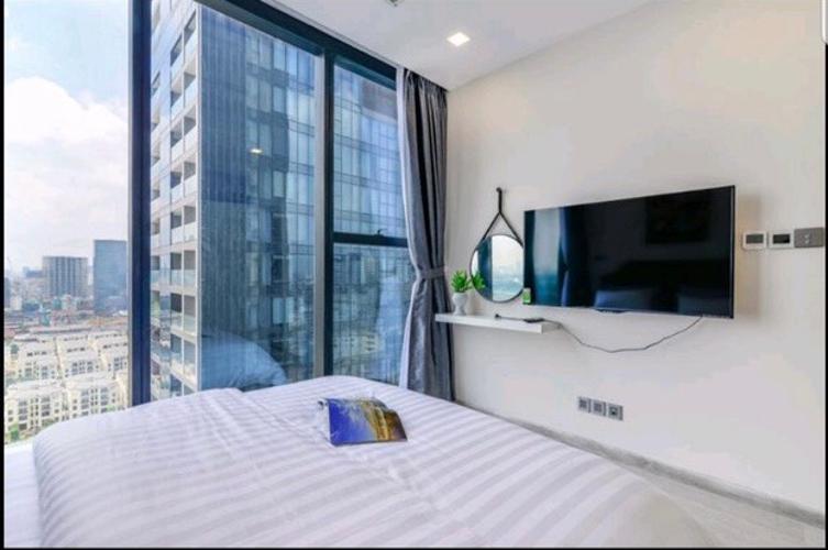 Phòng ngủ Vinhomes Golden River, Quận 1 Căn hộ Vinhomes Golden River hướng Tây Nam, tầng cao đón gió.