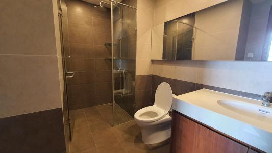 Phòng tắm căn hộ hộ Thảo Điền Pearl, Quận 2 Căn hộ Thảo Điền Pearl cửa hướng Tây Bắc, đầy đủ nội thất.
