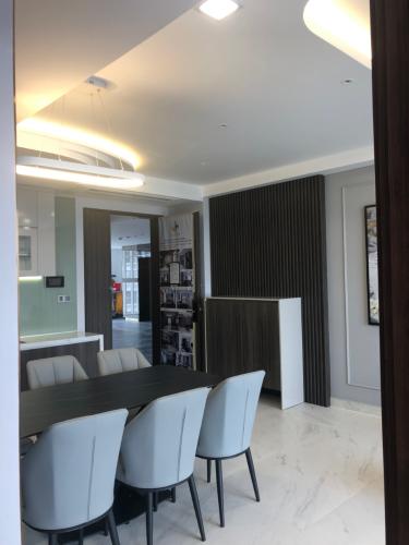 Bàn ăn Phú Mỹ Hưng Midtown Căn hộ Phú Mỹ Hưng Midtown hướng Đông Nam, đầy đủ nội thất.