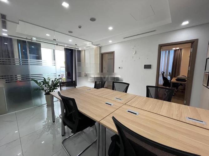Văn phòng Vinhomes Central Park, Bình Thạnh Văn phòng Vinhomes Central Park hướng Tây Bắc, đầy đủ nội thất.