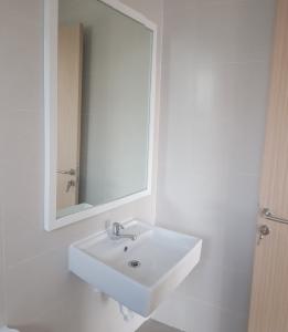WC căn phòng ngủ lớn Bán căn hộ Safira Khang Điền phường Phú Hữu, Quận 9, diện tích 67.72m2