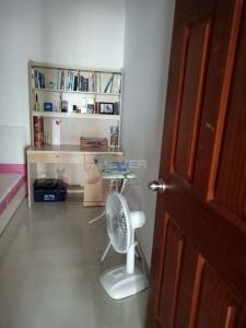 Phòng ngủ Phú Thạnh Apartment, Tân Phú Căn hộ Phú Thạnh Apartment tầng trung, ban công hướng Bắc.