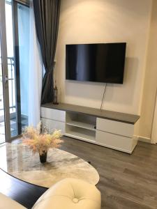 Phòng khách Căn hộ Vinhomes Central Park Căn hộ Vinhomes Central Park đầy đủ nội thất, view công viên.