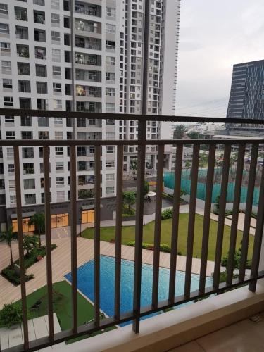 view ban công căn hộ  Căn hộ Sunrise Riverside ban công đón gió, đầy đủ nội thất.