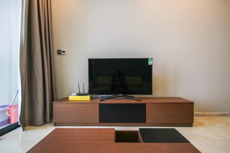 phòng khách Căn hộ tầng cao Vinhomes Golden River hướng Đông Bắc mát mẻ.