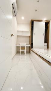 tủ quần áo Cho thuê căn hộ Terra Royal diện tích 58m2, kết cấu 2 phòng ngủ