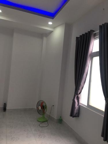 Bên trong nhà phố Bùi Minh Trực, Quận 8 Căn hộ dịch vụ tầng 3 diện tích 40m2, hẻm xe hơi thông thoáng.