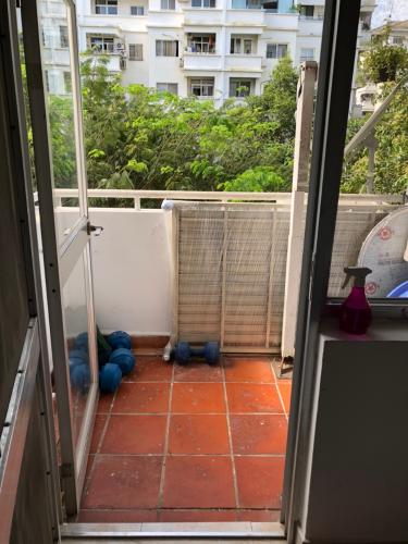 Ban công chung cư Hưng Vượng 2, Quận 7 Căn hộ chung cư Hưng Vượng 2 nội thất cơ bản, hướng Đông Nam.