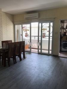 Căn hộ Orient Apartment, có 3 phòng ngủ rộng rãi, đầy đủ nội thất.