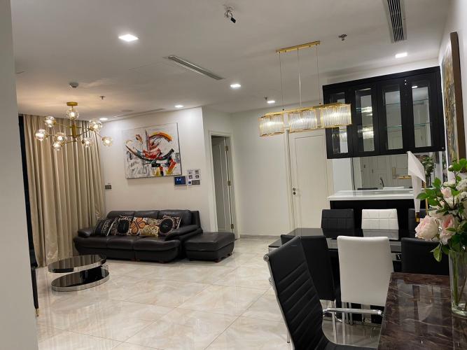 Phòng khách Vinhomes Golden River, Quận 1 Căn hộ Vinhomes Golden River tầng thấp, nội thất tiện nghi.