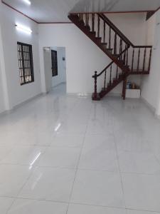 Bên trong nhà phố Huỳnh Tấn Phát, Quận 7 Nhà phố có sân và hành lang rộng, hướng Tây, hẻm xe hơi.