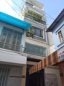 Chính diện nhà phố quận Tân Bình Bán nhà hẻm đường Lạc Long Quân, dân cư sầm uất, tiện ích đa dạng.
