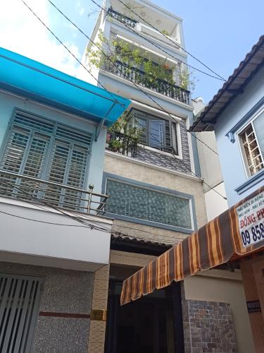 Chính diện nhà phố quận Tân Bình Bán nhà hẻm đường Lạc Long Quân, dân cư sầm uất, tiện ích đa dạng.