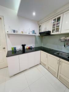 Phòng bếp chung cư Phan Xích Long, Phú Nhuận Căn hộ chung cư Phan Xích Long hướng Tây Bắc, đầy đủ nội thất.