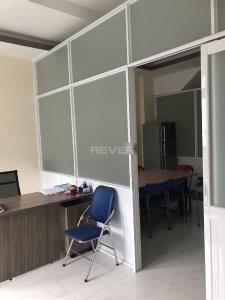 Không gian văn phòng Văn phòng Quận 2 diện tích 160m2 có hầm để xe, lối đi riêng.