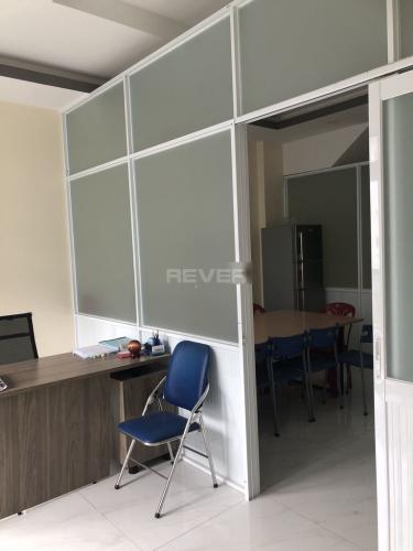 Không gian văn phòng Văn phòng Quận 2 diện tích 160m2 có hầm để xe, lối đi riêng.