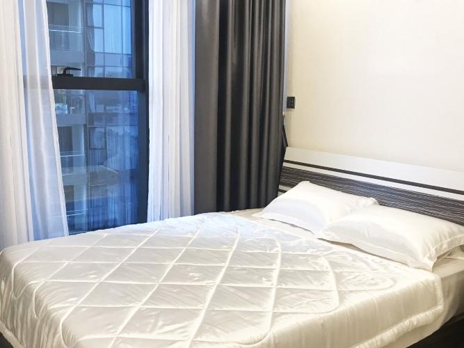 Phòng ngủ Vinhomes Golden River, Quận 1 Căn hộ Vinhomes Golden River tầng trung, ban công Tây Nam.