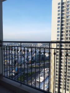 ban công  CHO THUÊ CĂN HỘ VINHOMES CENTRAL PARK, BÌNH THẠNH