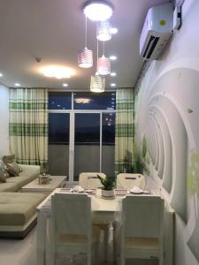 Phòng khách Dragon Hill 2, Nhà Bè Căn hộ Dragon Hill 2 view thoáng mát, nội thất đầy đủ.