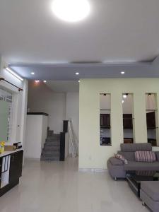 Bên trong nhà phố đường số 24, Thủ Đức Nhà phố diện tích 80m2, nằm trong hẻm 4m, sổ hồng riêng bàn giao ngay.