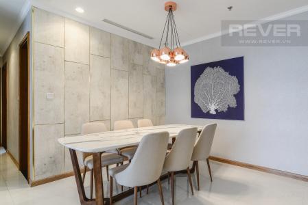 Căn hộ Vinhomes Central Park, Quận Bình Thạnh Căn hộ Vinhomes Central Park cửa hướng Tây, nội thất đầy đủ tiện nghi.