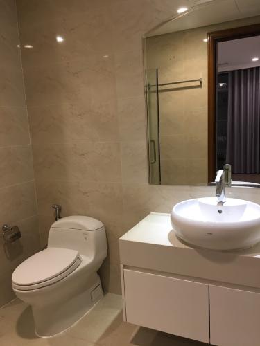 Toilet Vinhomes Central Park Căn hộ Vinhomes Central Park tầng trung, đầy đủ nội thất.