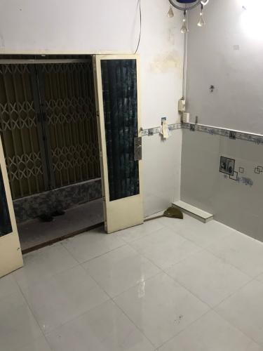 Phòng khách nhà phố đường Lê Văn Lương, Quận 7 Nhà phố hướng Nam nội thất cơ bản, bàn giao ngay sổ hồng.