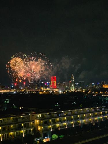 View căn hộ Sarica Condominium , Quận 2 Căn hộ Sarica Condominium view thành phố, nội thất đầy đủ hiện đại.