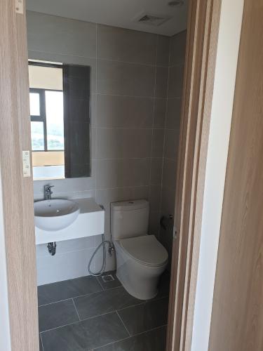 Toilet Vinhomes Grand Park Quận 9 Căn hộ tầng cao Vinhomes Grand Park ban công đón gió mát mẻ.