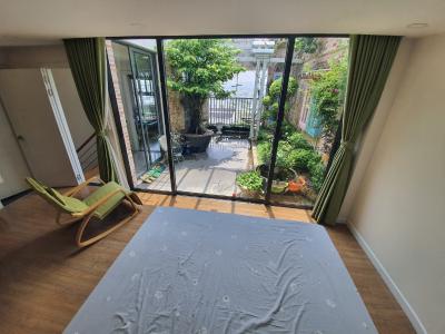 Không gian Penthouse Sky 9, Quận 9 Căn Penthouse có thiết kế sang trọng và sân vườn rộng rãi, nội thất cơ bản.