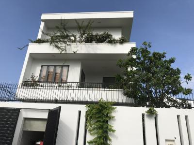 Biệt thự Quận 2 Biệt thự diện tích 165m2 được thiết kế sang trọng, bàn giao nội thất cơ bản.