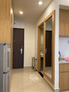 Bên trong officetel Sunrise CityView Office-tel Sunrise CityView nhìn ra thành phố thoáng mát.