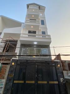 Mặt tiền nhà phố Nhà phố Bình Tân hướng Bắc thiết kế hiện đại, hẻm xe hơi.