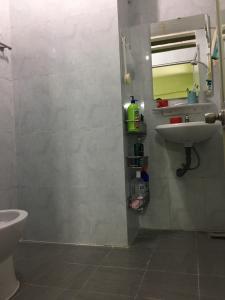 Nhà vệ sinh chung cư Bông Sao, Quận 8 Căn hộ chung cư Bông Sao đầy đủ nội thất, ban công Đông Nam.