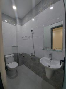 Không gian nhà phố Quận Gò Vấp Nhà phố diện tích 64m2, kết cấu 1 trệt 3 lầu và sân thượng, sổ hồng riêng.