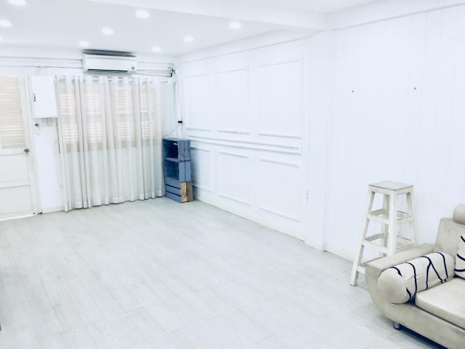 Phòng khách căn hộ chung cư Nguyễn Thiện Thuật, Quận 3 Căn hộ chung cư Nguyễn Thiện Thuật hướng Tây Nam, view thành phố.