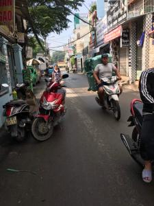Hẻm nhà phố Gò Vấp Nhà phố cửa hướng Đông hẻm xe hơi rộng, kết cấu 3 tầng.
