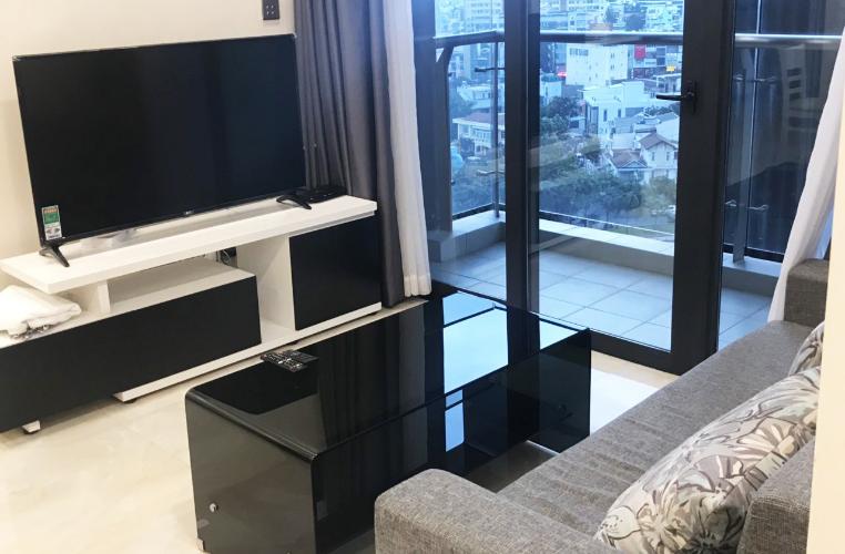 Phòng khách Vinhomes Golden River, Quận 1 Căn hộ Vinhomes Golden River tầng trung, ban công Tây Nam.